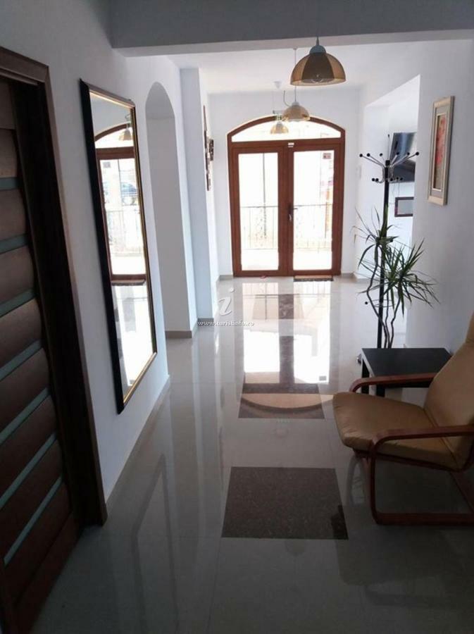 Casa Adrian 2 Mai Apartment Exterior photo